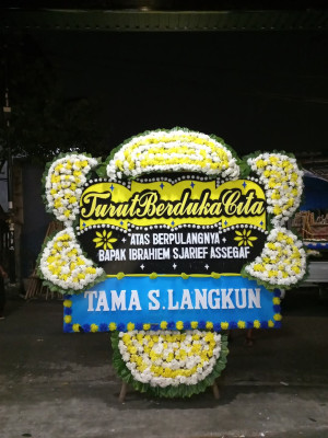 Papan Bunga Duka di Mengger